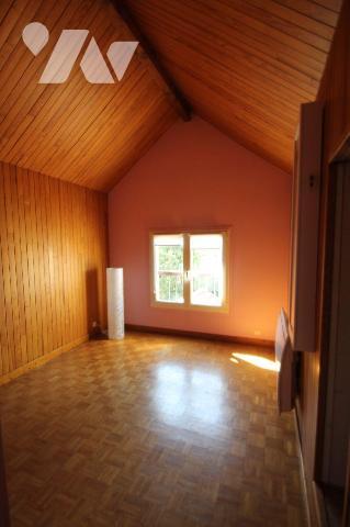 Dans un coin de verdure, et sur un terrain de 175 m², maison de 98 m² comprenant : en rez-de-ja...