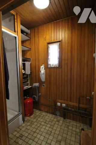 Dans un coin de verdure, et sur un terrain de 175 m², maison de 98 m² comprenant : en rez-de-ja...