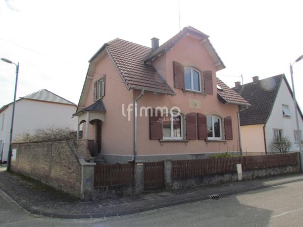 Maison à rénover sur environ 2.2 ares