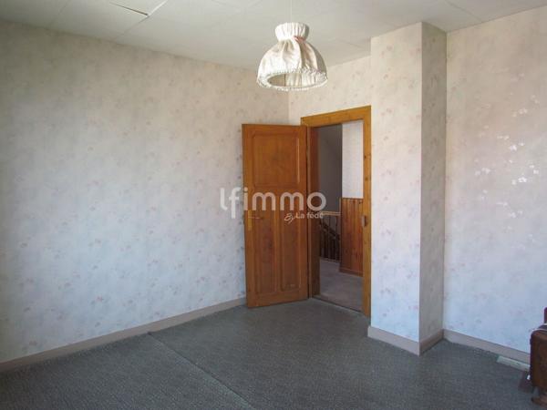 Maison à rénover sur environ 2.2 ares