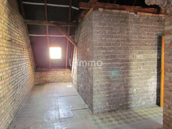 Maison à rénover sur environ 2.2 ares