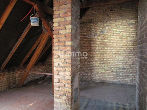 Maison à rénover sur environ 2.2 ares