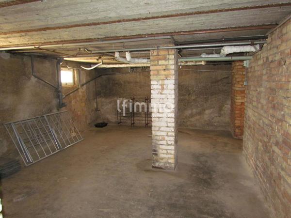 Maison à rénover sur environ 2.2 ares