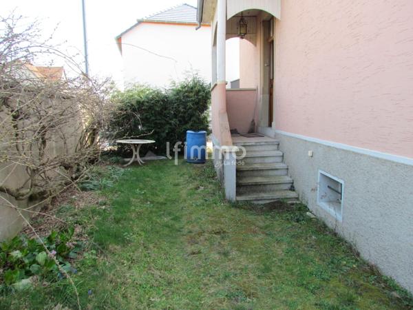 Maison à rénover sur environ 2.2 ares