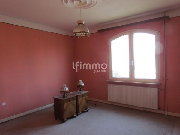 Maison à rénover sur environ 2.2 ares