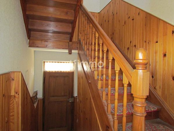 Maison à rénover sur environ 2.2 ares