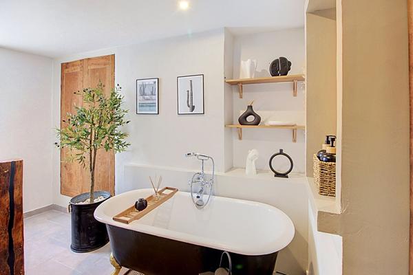 A VENDRE EN EXCLUSIVITÉ ! LES ARCS-SUR-ARGENS Appartement T4 104m²  avec grande terrasse  35m² + cave 13m²