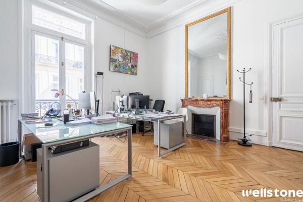 Bureaux à louer à PARIS 75008