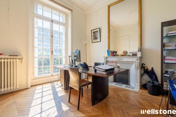 Bureaux à louer à PARIS 75008