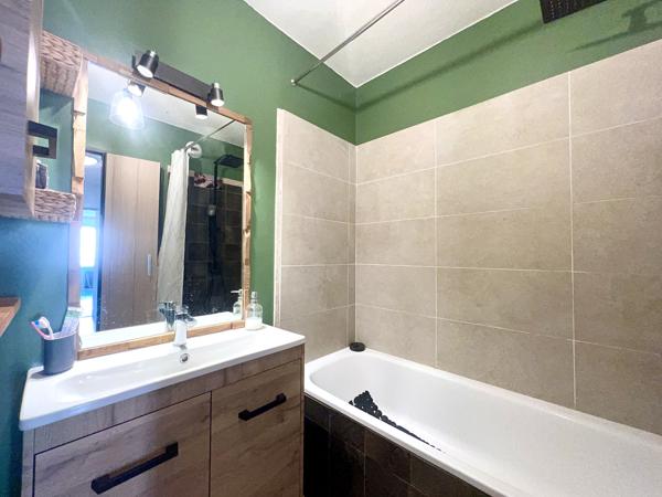 Chateau gombert (13013) 13013 MARSEILLE - La Croix-rouge / La Rose. Appartement 3 pièces 62m2, terrasse et parking privé.