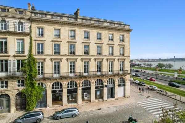 Bureaux à louer - Bordeaux centre - Vue Garonne - Au pied du tramway - Secteur Quinconces