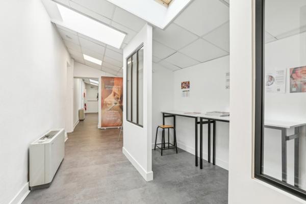 Bureaux à louer - Bordeaux centre - Vue Garonne - Au pied du tramway - Secteur Quinconces