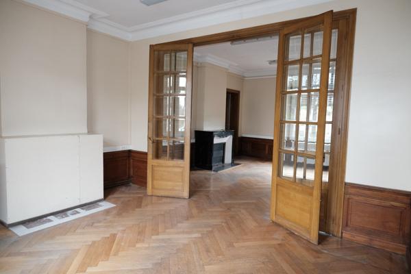 Bureaux de 88 m2 en rez-de-chaussée avec parking