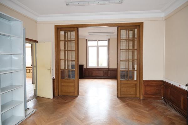 Bureaux de 88 m2 en rez-de-chaussée avec parking