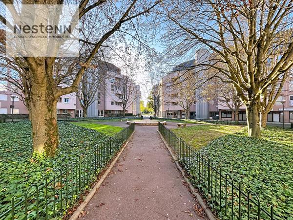 ORLEANS BORDS DE LOIRE - TRAM B MADELEINE - APPARTEMENT T3 PLAIN PIED AVEC TERRASSE PRIVEE de 31M2