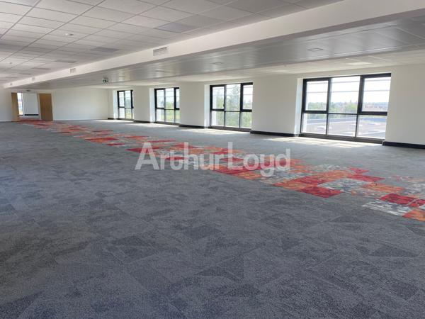 Bureaux à louer à Hellemmes-Lille avec division possible et accès axes autoroutiers