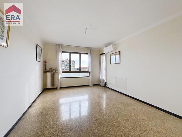 A Vendre appartement de Type 3  quartier allées provençales étage élevé vue dégagée