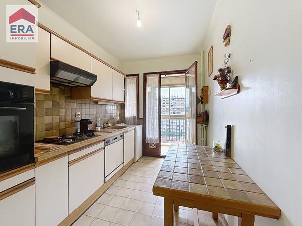 A Vendre appartement de Type 3  quartier allées provençales étage élevé vue dégagée