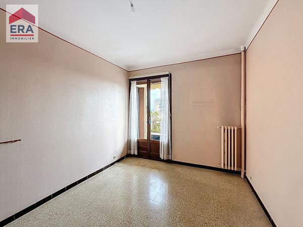 A Vendre appartement de Type 3  quartier allées provençales étage élevé vue dégagée