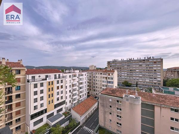 A Vendre appartement de Type 3  quartier allées provençales étage élevé vue dégagée