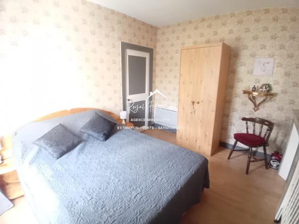 Dans une ruelle calme, venez poser vos valises dans cette maison ancienne restaurée