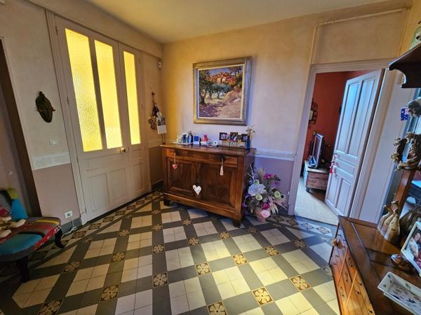 Maison de caractère 223 m² Puy-Guillaume proche des commodités