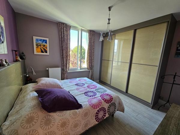 Maison de caractère 223 m² Puy-Guillaume proche des commodités