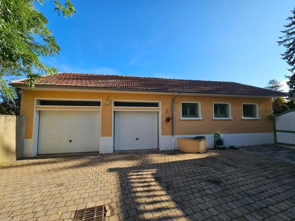 Maison de caractère 223 m² Puy-Guillaume proche des commodités