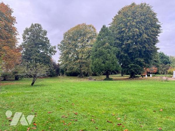 VALLEE DE L&#39;EURE - 1H20 PARIS 
Dans le centre d&#39;une charmante commune environnant la forêt d&#39;A...