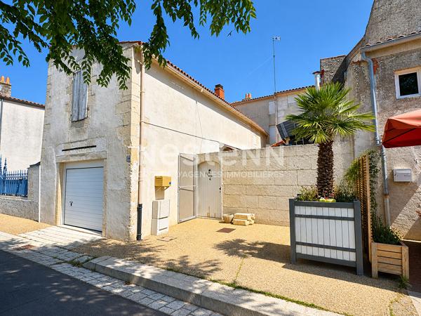 Quai de Tonnay-Charente - Maison de 155m² Garage et Boutique
