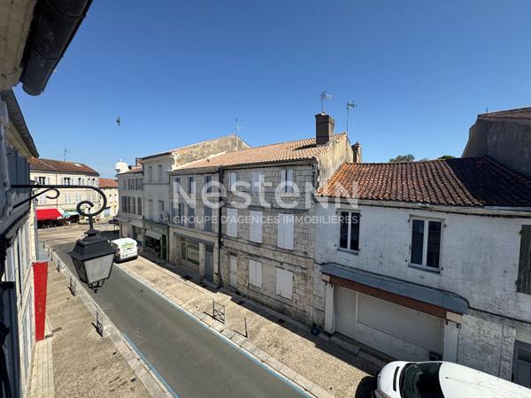 Quai de Tonnay-Charente - Maison de 155m² Garage et Boutique