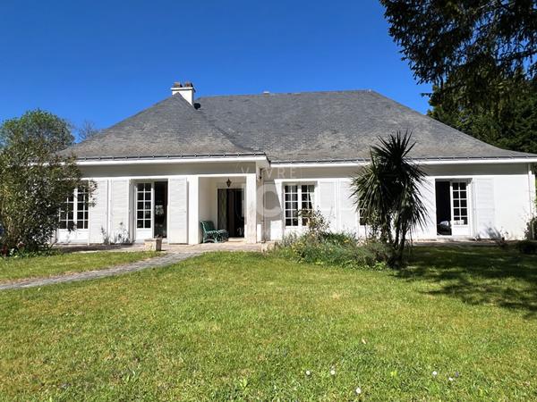Maison d'exception 226 m² centre Sautron sur parc 5 000 m² (Prix marché)
