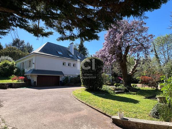 Maison d'exception 226 m² centre Sautron sur parc 5 000 m² (Prix marché)