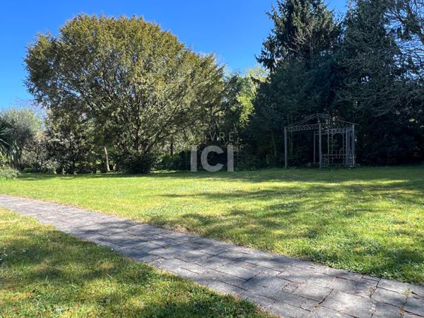 Maison d'exception 226 m² centre Sautron sur parc 5 000 m² (Prix marché)