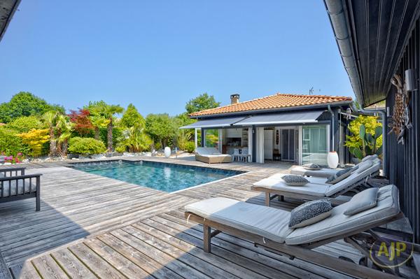 Maison à vendre Martignas Sur Jalle - 8 pièces, 210m² avec 5 chambre(s) à 776 250€ - AJP Immobilier Martignas-sur-Jalle