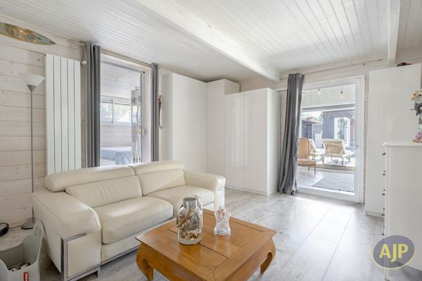 Maison à vendre Martignas Sur Jalle - 8 pièces, 210m² avec 5 chambre(s) à 776 250€ - AJP Immobilier Martignas-sur-Jalle