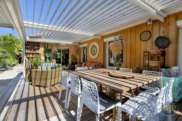Maison à vendre Martignas Sur Jalle - 8 pièces, 210m² avec 5 chambre(s) à 776 250€ - AJP Immobilier Martignas-sur-Jalle