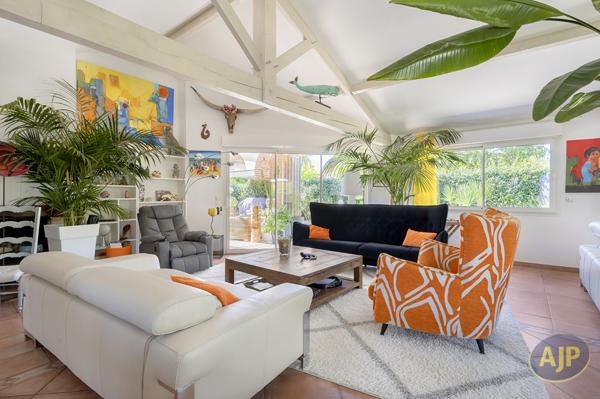 Maison à vendre Martignas Sur Jalle - 8 pièces, 210m² avec 5 chambre(s) à 776 250€ - AJP Immobilier Martignas-sur-Jalle