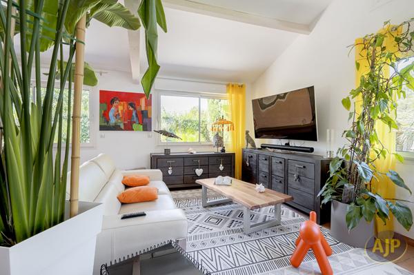 Maison à vendre Martignas Sur Jalle - 8 pièces, 210m² avec 5 chambre(s) à 776 250€ - AJP Immobilier Martignas-sur-Jalle
