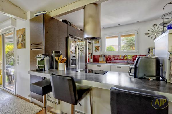 Maison à vendre Martignas Sur Jalle - 8 pièces, 210m² avec 5 chambre(s) à 776 250€ - AJP Immobilier Martignas-sur-Jalle