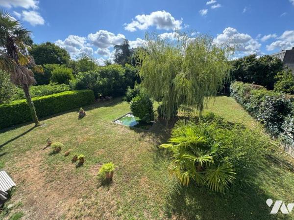 PROCHE CENTRE, GRAND HABITATION FAMILIALE AVEC JARDIN