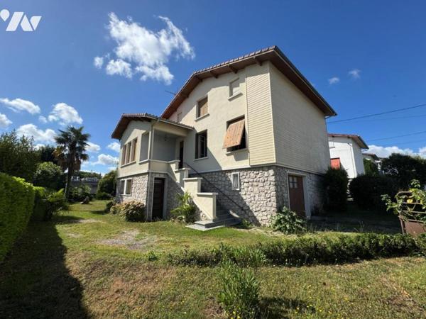 PROCHE CENTRE, GRAND HABITATION FAMILIALE AVEC JARDIN