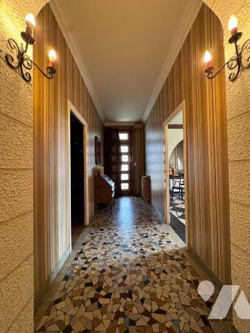 PROCHE CENTRE, GRAND HABITATION FAMILIALE AVEC JARDIN