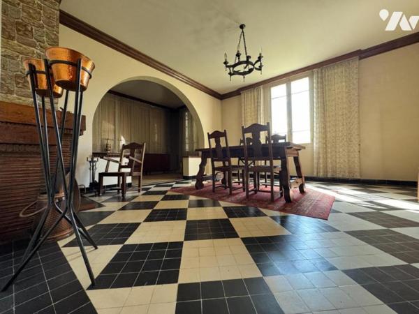 PROCHE CENTRE, GRAND HABITATION FAMILIALE AVEC JARDIN