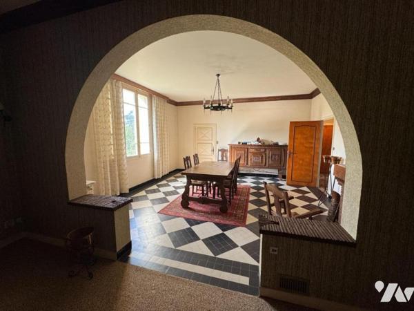 PROCHE CENTRE, GRAND HABITATION FAMILIALE AVEC JARDIN