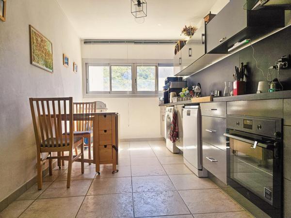 T3 de 78 m² dernier étage, balcon et cave dans le 8e à Marseille