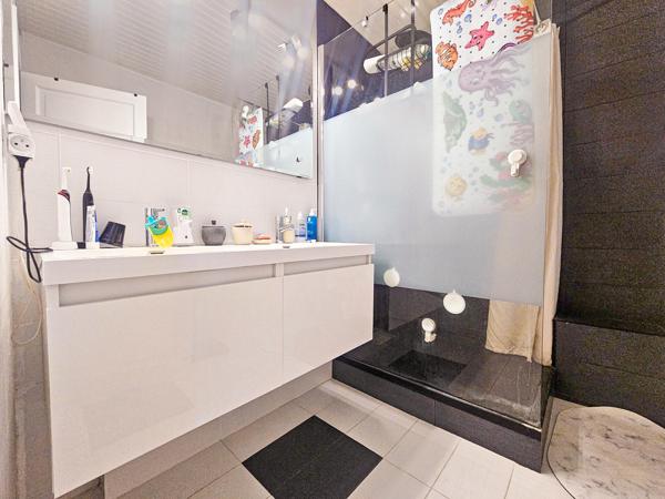 T3 de 78 m² dernier étage, balcon et cave dans le 8e à Marseille