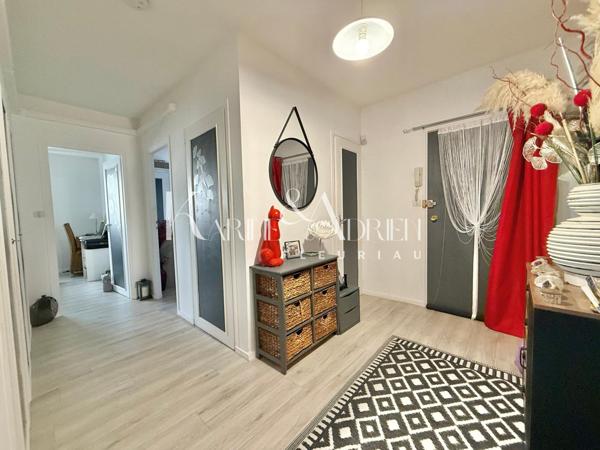 Appartement 2 chambres, balcon, cave privative et garage privatif