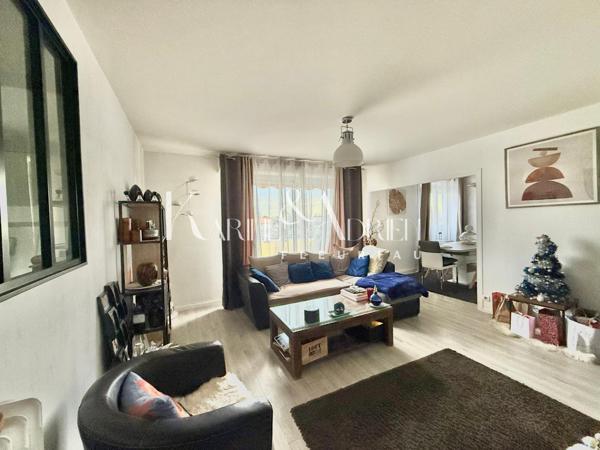 Appartement 2 chambres, balcon, cave privative et garage privatif