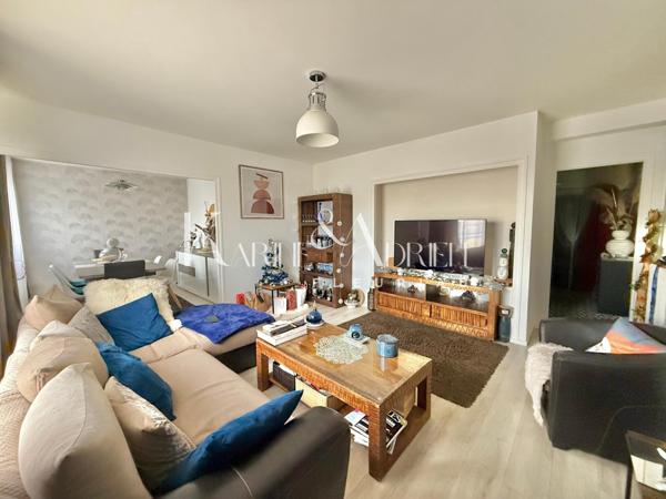 Appartement 2 chambres, balcon, cave privative et garage privatif